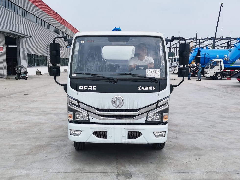 齊東方牌CLD5070GXWEQ6型吸污車